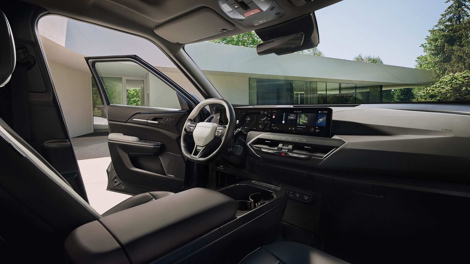 Kia EV5 rymlig interiör dubbla skärmar