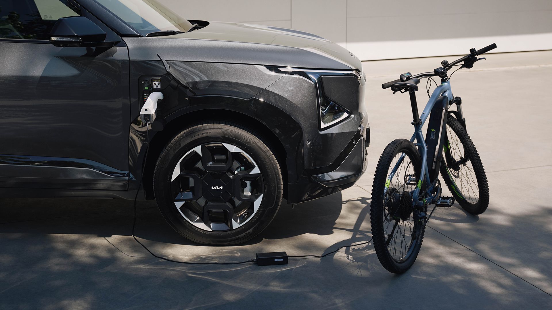 Kia EV5 V2L Vehicle-to-Load – 3,6 kW 230V uttag för camping och nödström