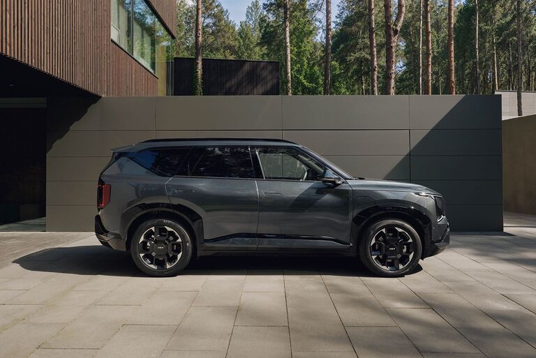 Elbil på öppen väg – räckvidd och batterikapacitet för elbilar 2025